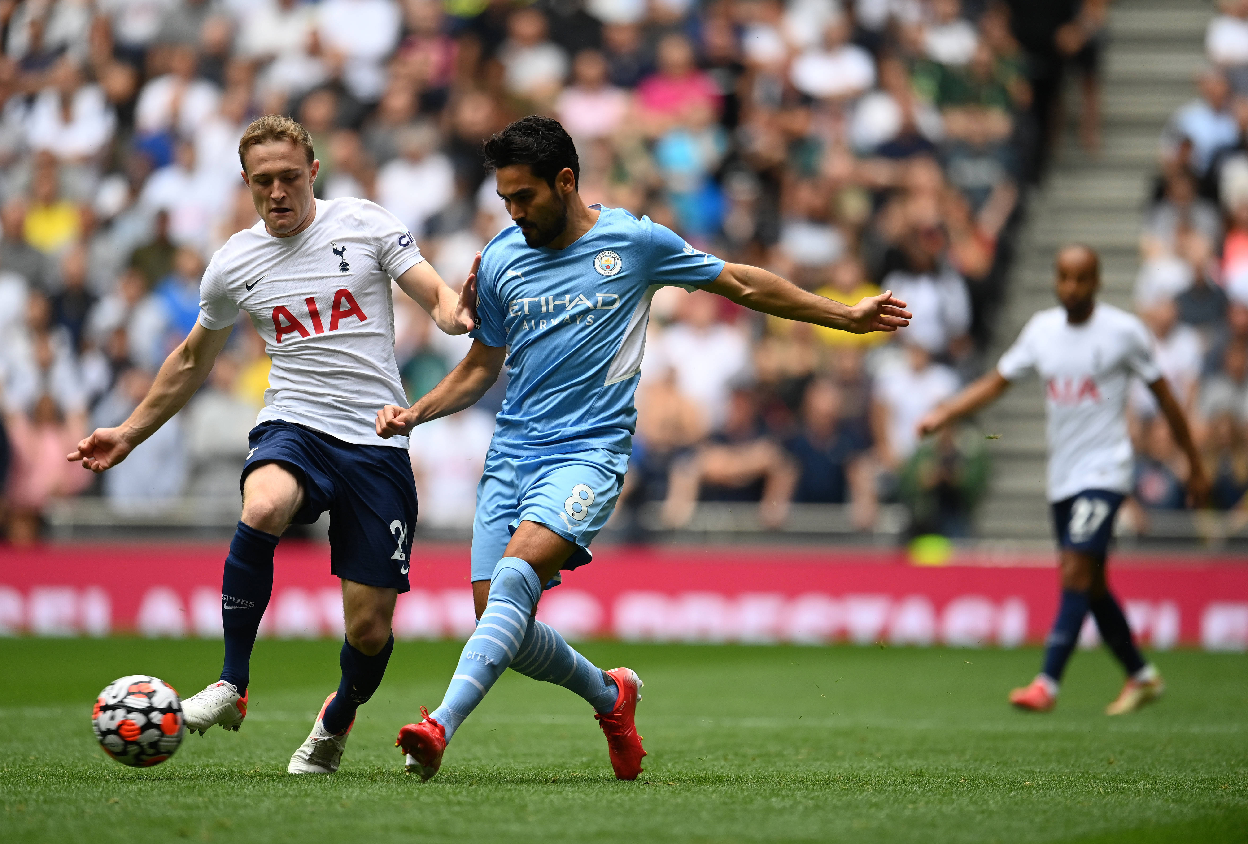 包含转会期体能课后，深圳男篮扳平良机备战英超，目标明确，身体对抗强度拉满的词条