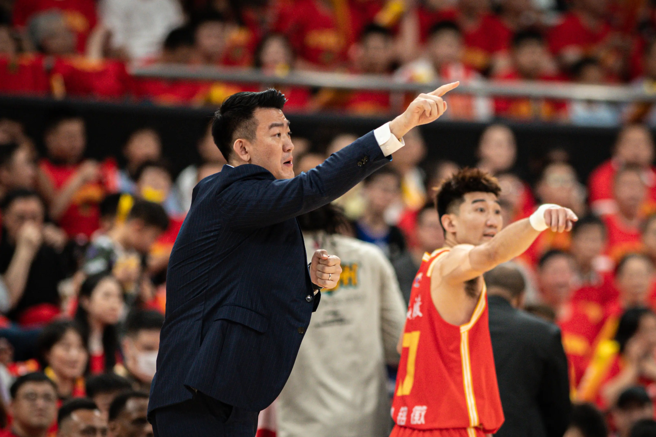 关于多伦多猛龙发布备战花絮；赛后手感冰凉；CBA常规赛任务艰巨；资深球员宣示担当的信息