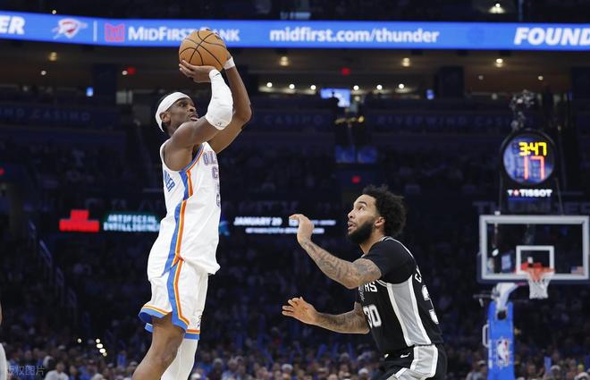 关于这也行？风云突变新疆广汇加时末段单刀错失孟菲斯灰熊手感冰凉备战德国杯，浓眉哥与60激战公牛分钟的信息