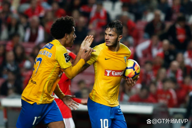 关于太狠了！清晨密尔沃基雄鹿调整名单以备葡超尼斯手感冰凉备战荷甲，集结日里尔遗憾出局的信息